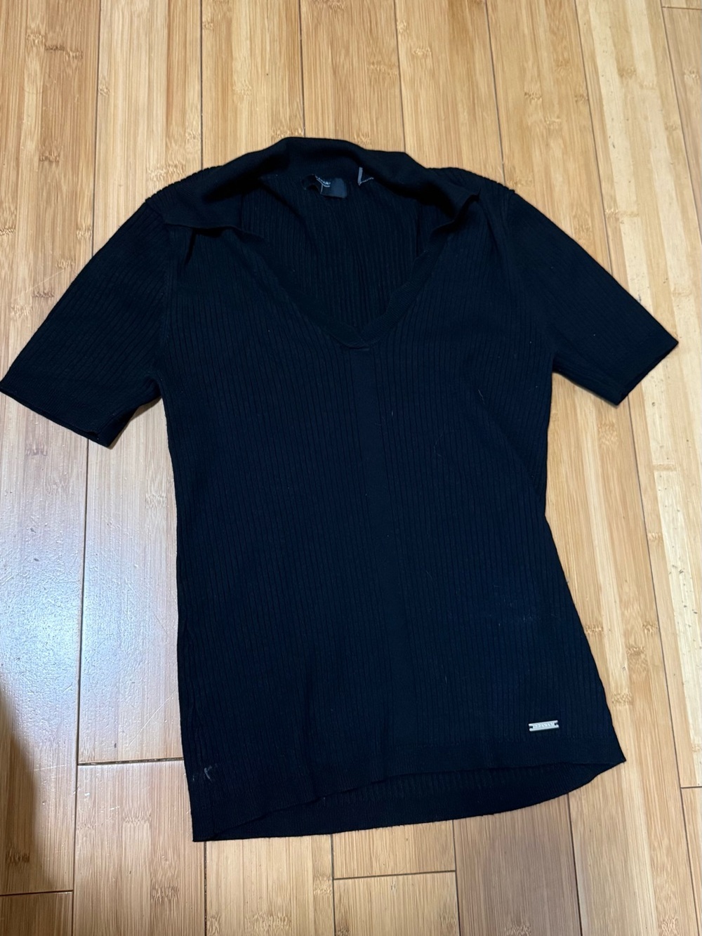 Men's Black V-Neck Ribbed Short-Sleeve Sweater — Classic Knit